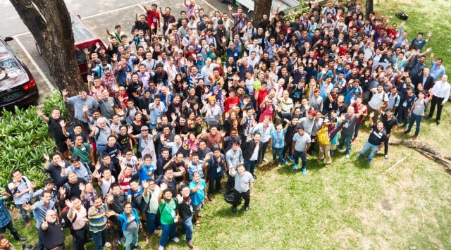 There are times when backup plans fail and you just have to do your best, even when it's not good enough. A 150 person conference photo with 250 people pulled together with no photography assistances and one, now sore throat.
